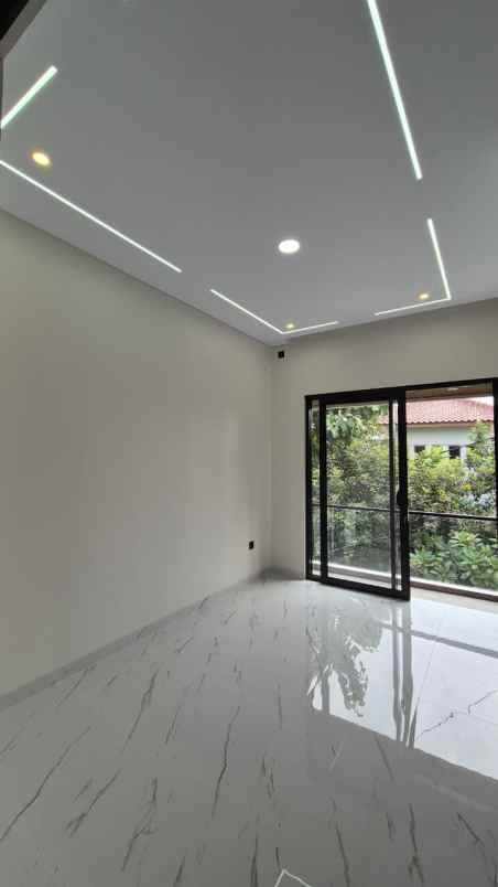 rumah modern kontemporer di kavling dki jagakarsa