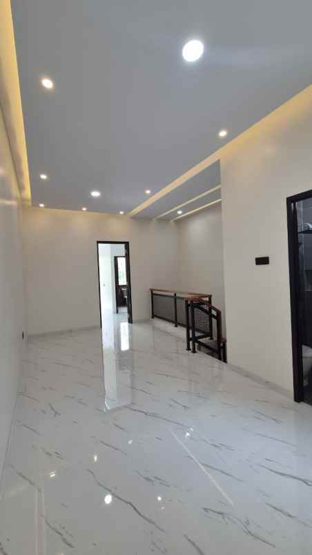 rumah modern kontemporer di kavling dki jagakarsa