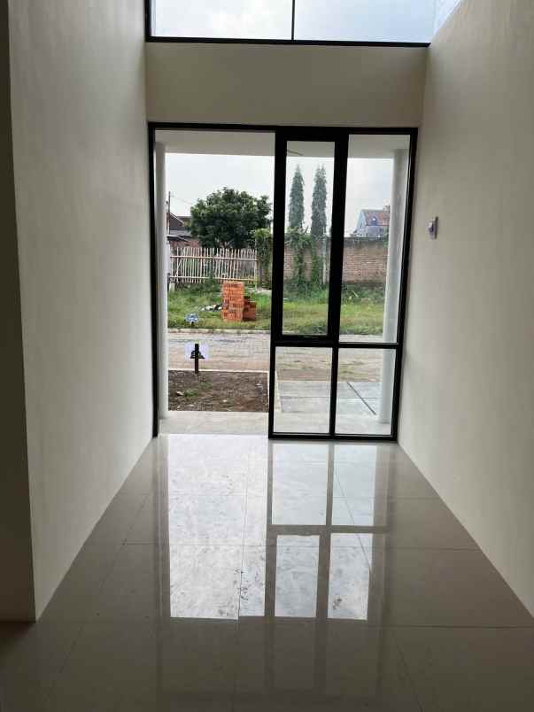 rumah modern minimalis lokasi dekat kampus binus