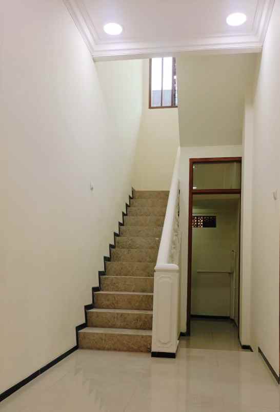 rumah ngesrep banyumanik semarang