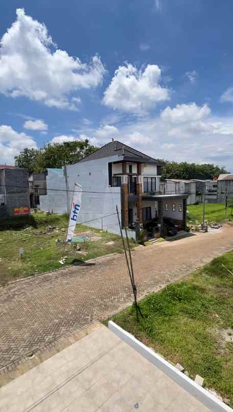 rumah nuansa villa bali lokasi 5 menit dari tol malang