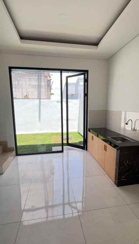 rumah nuansa villa bali lokasi 5 menit dari tol malang