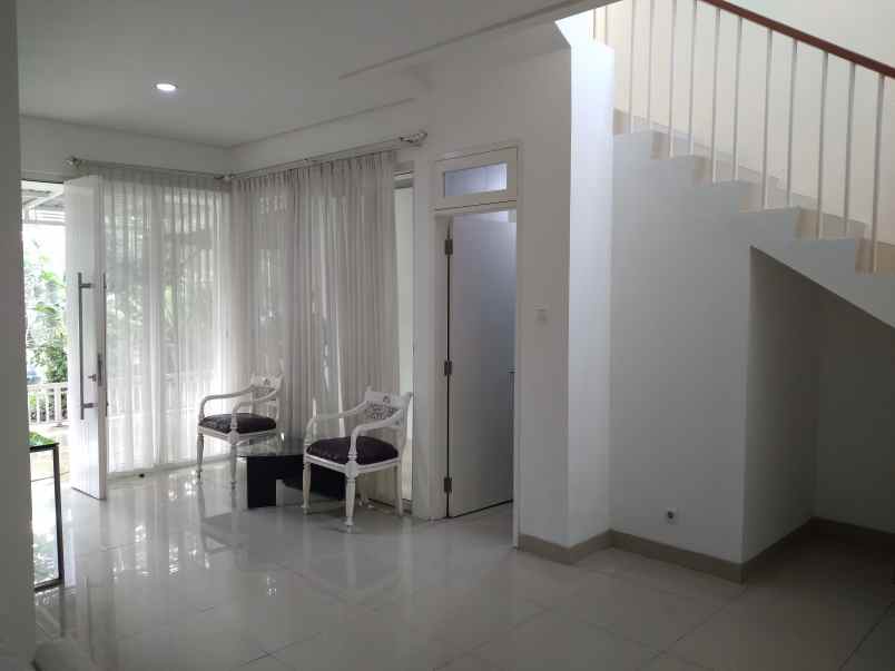 rumah nyaman hadap danau citragran cibubur