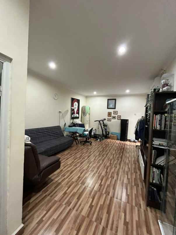 rumah rapi terawat di pulogebang permai jakarta timur