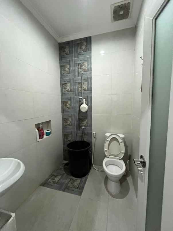 rumah rapi terawat di pulogebang permai jakarta timur