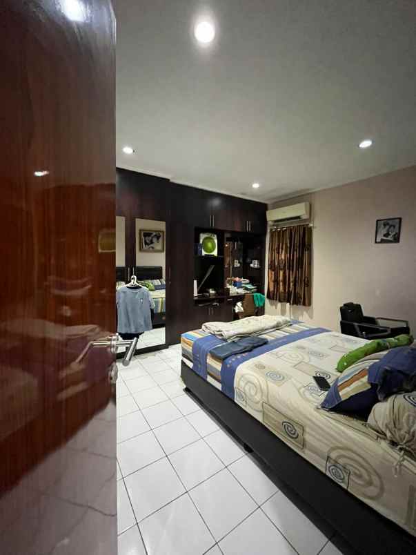 rumah rapi terawat di pulogebang permai jakarta timur