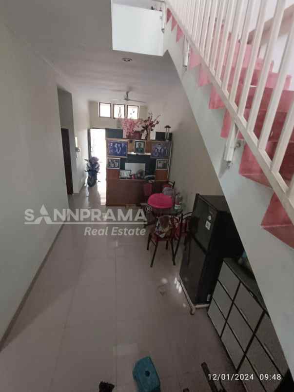 rumah second hook dalam komplek di pancoran mas depok