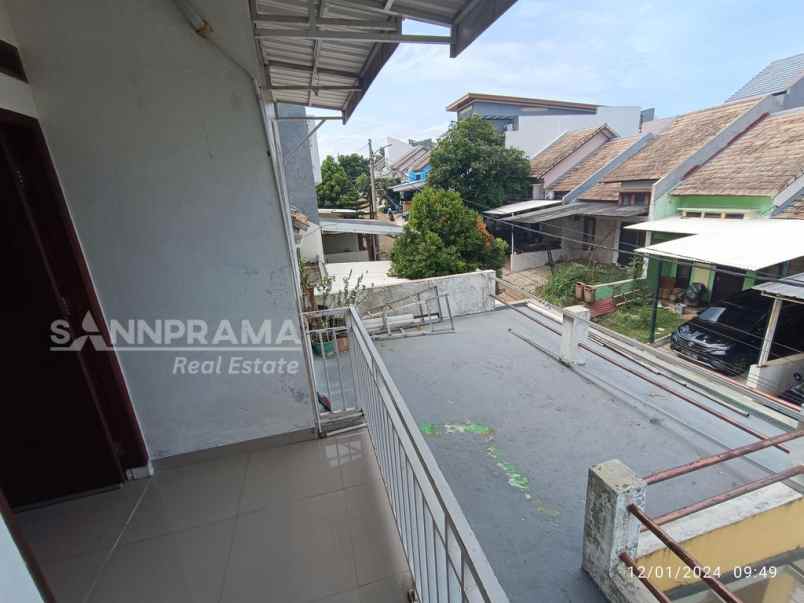 rumah second hook dalam komplek di pancoran mas depok
