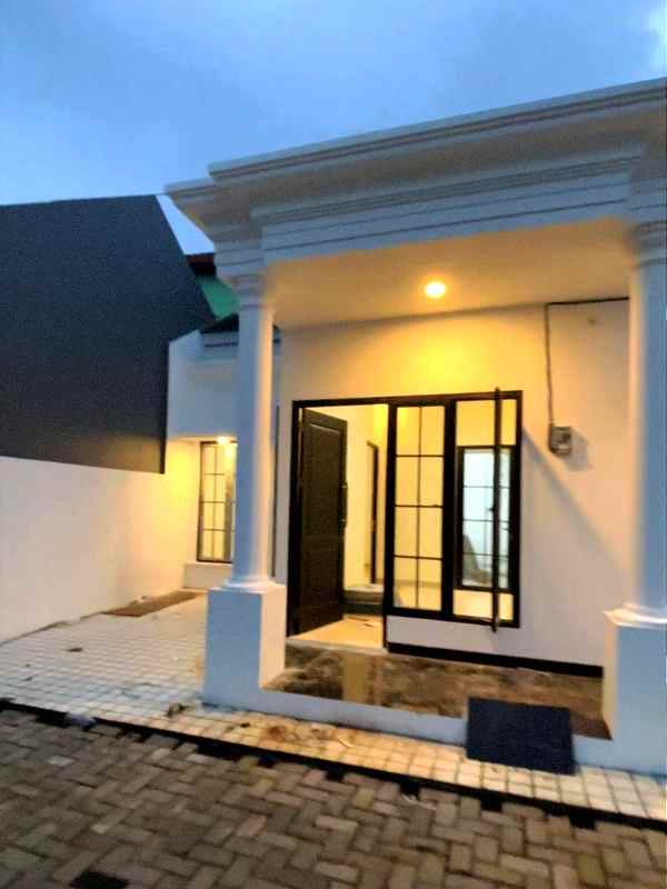 rumah siap huni eropa klasik dekat grand depok city