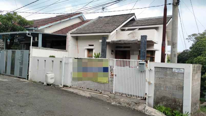 rumah siap huni komp sariwangi ada taman belakang