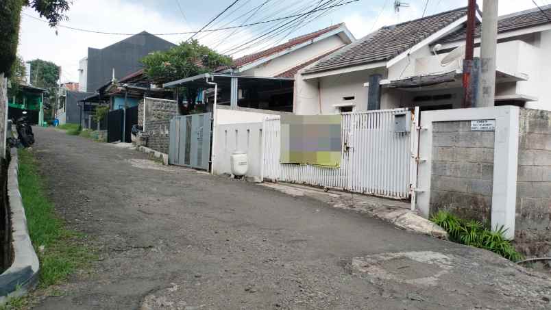 rumah siap huni komp sariwangi ada taman belakang