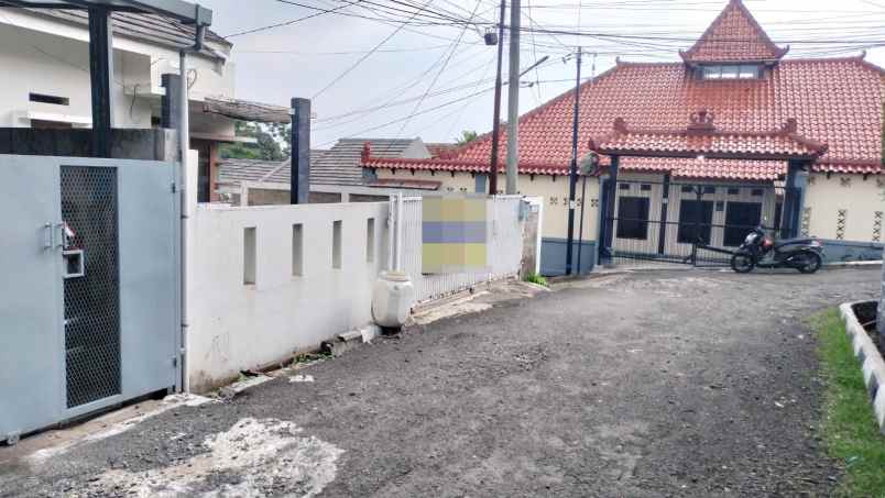 rumah siap huni komp sariwangi ada taman belakang