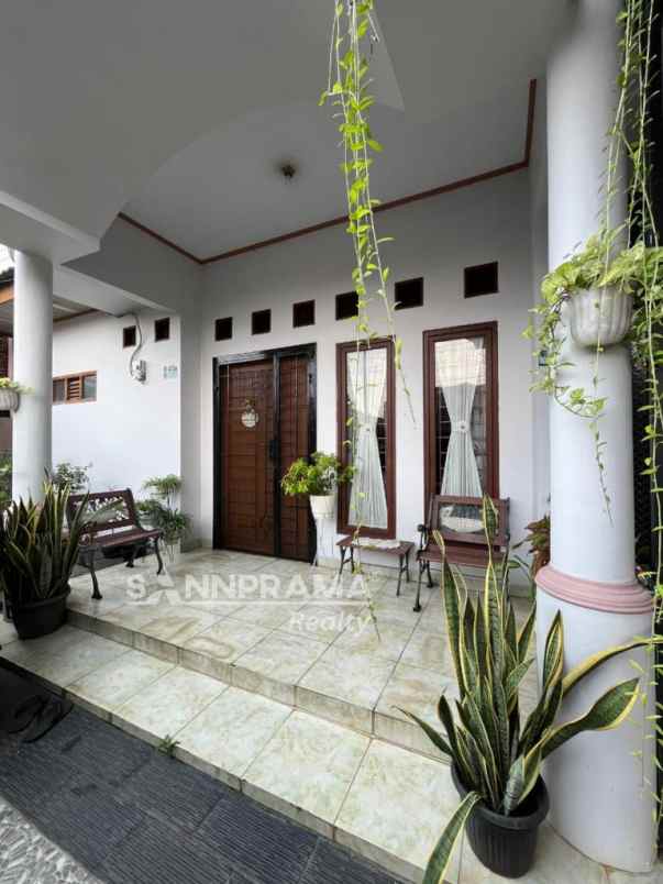 rumah siap huni lahan luas asri di depok 2