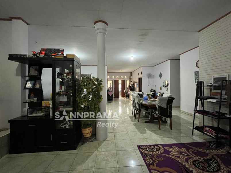 rumah siap huni lahan luas asri di depok 2