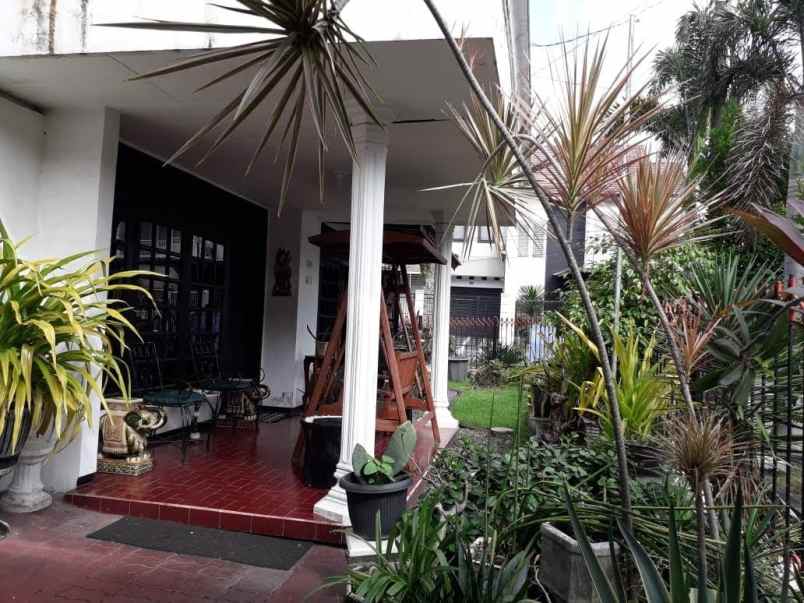 rumah strategis pojok siap huni jemursari surabaya