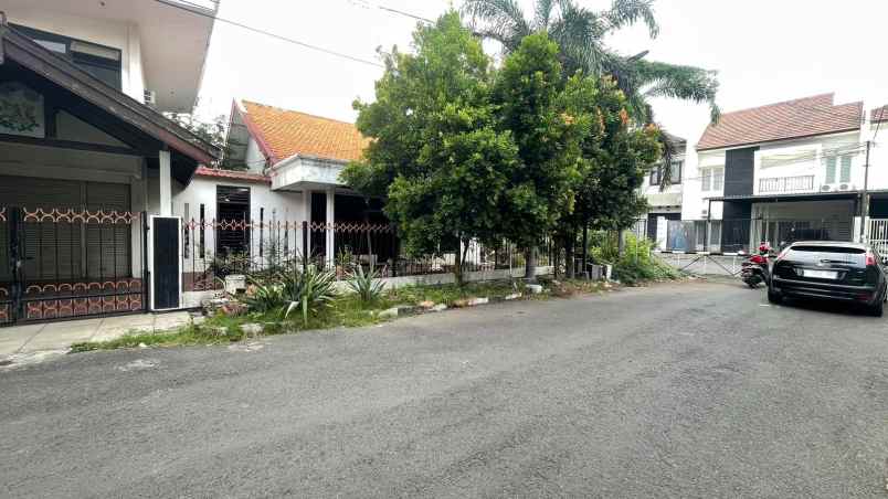 rumah strategis pojok siap huni jemursari surabaya