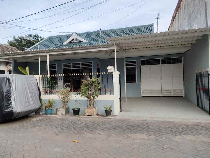 rumah strategis siap huni tenggilis surabaya