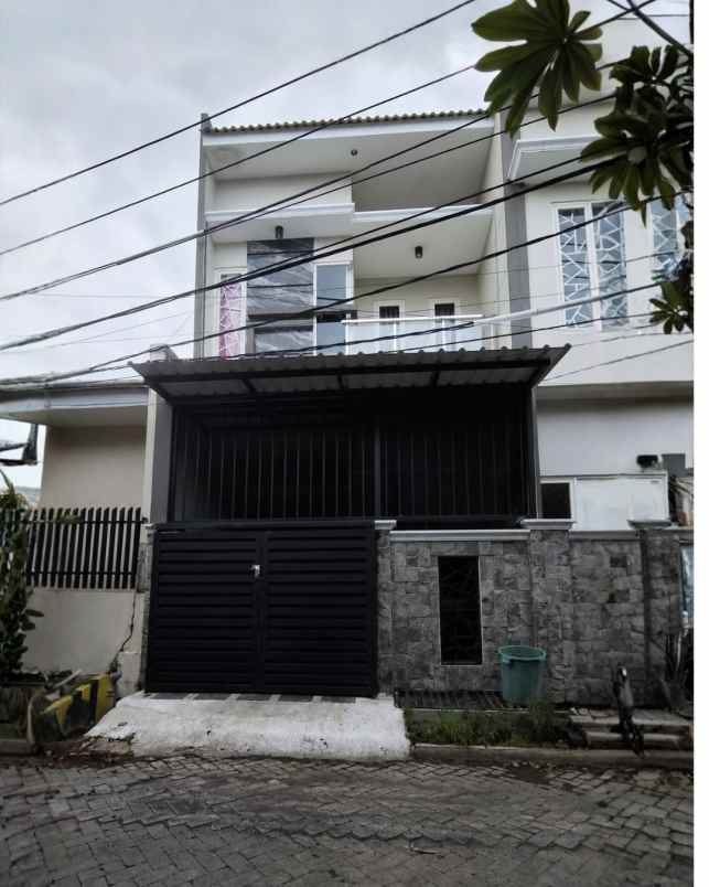 rumah taman sutorejo timur minimalis