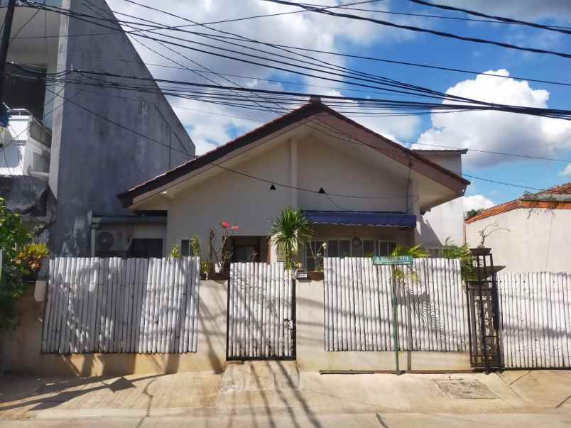 rumah unik di dekat bintaro sektor 9