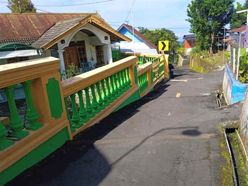 rumah villa dekat pasar tawangmangu karanganyar