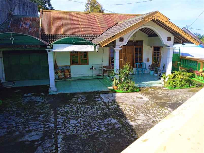 rumah villa dekat pasar tawangmangu karanganyar