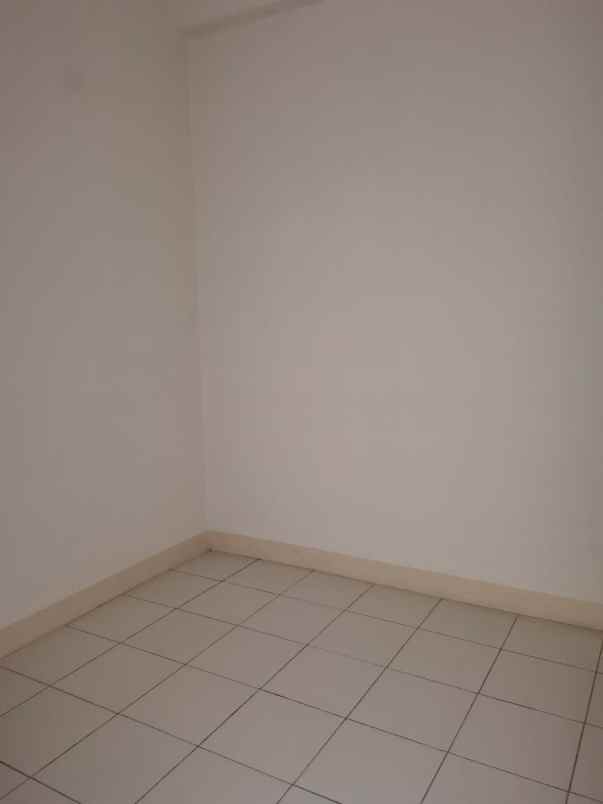 sewa tahunan apartemen unfurnished 2br