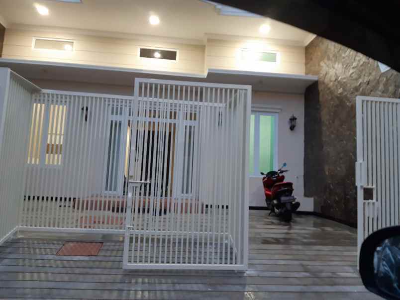 sutorejo prima furnish row 2 mobil longgar