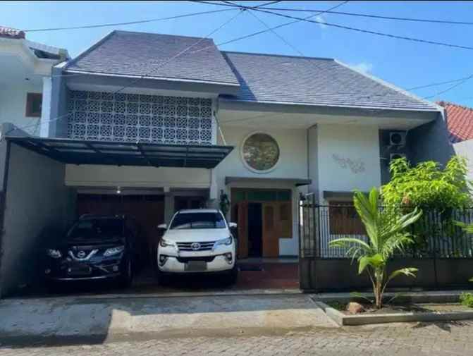 villa kalijudan indah terawat ada kolam renang