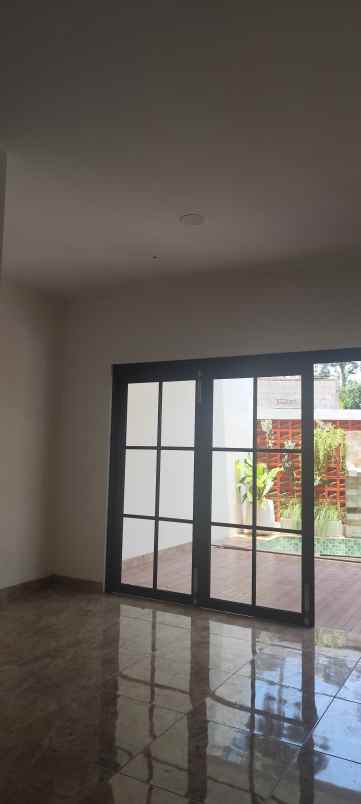 villa siap huni modern tropis di jogja utara