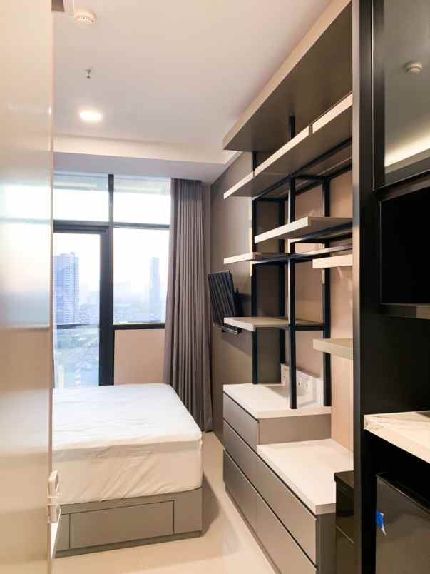 apartemen the vertu ciputra world view city pool