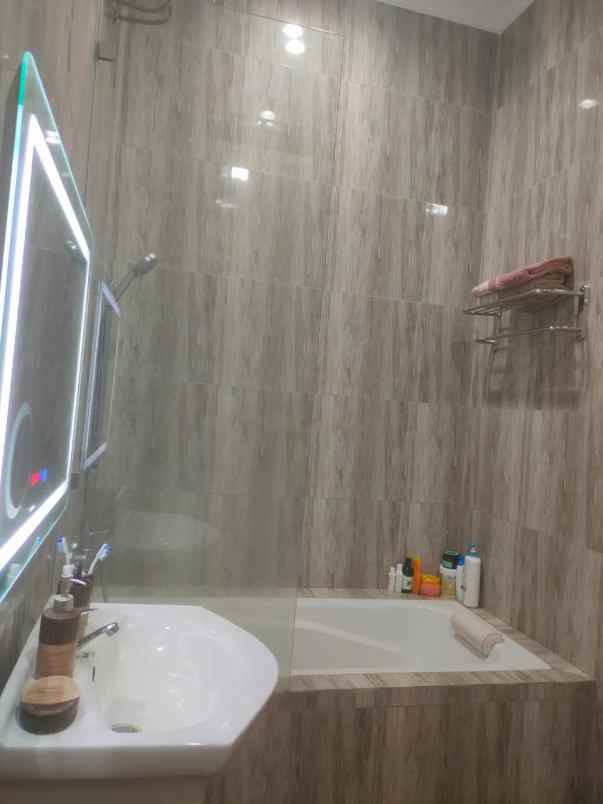 di jualrumah modern tropis