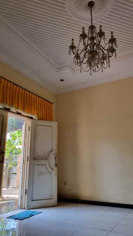 dijual cepat rumah di barata jaya surabaya pusat