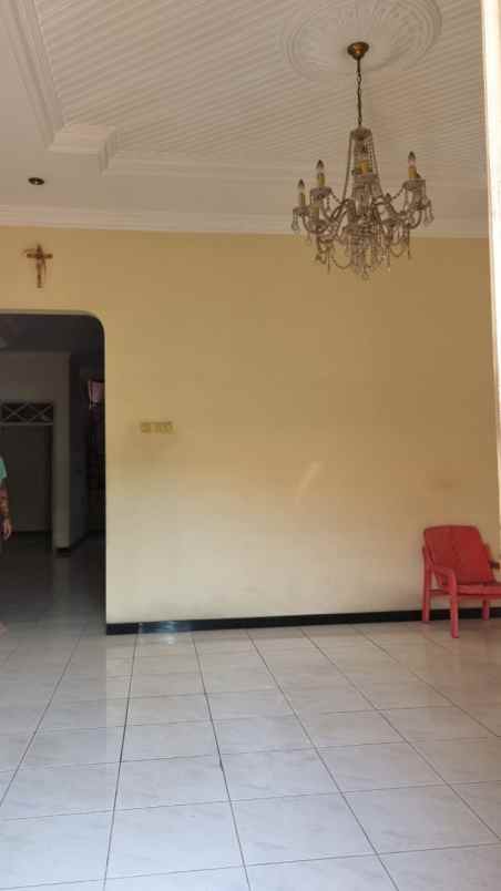 dijual cepat rumah di barata jaya surabaya pusat