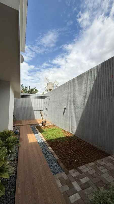 dijual dan disewakan rumah raffles hills cibubur