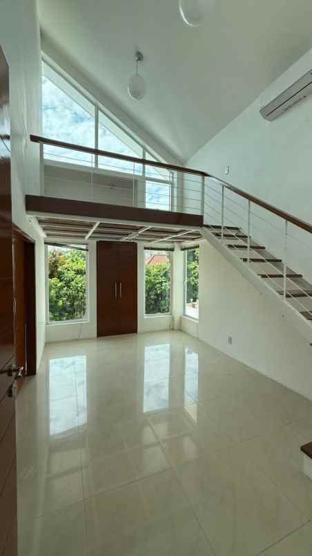 dijual dan disewakan rumah raffles hills cibubur