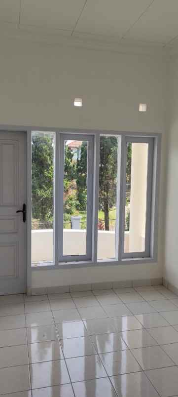 dijual harga bawah njop rumah cipaku bandung utara