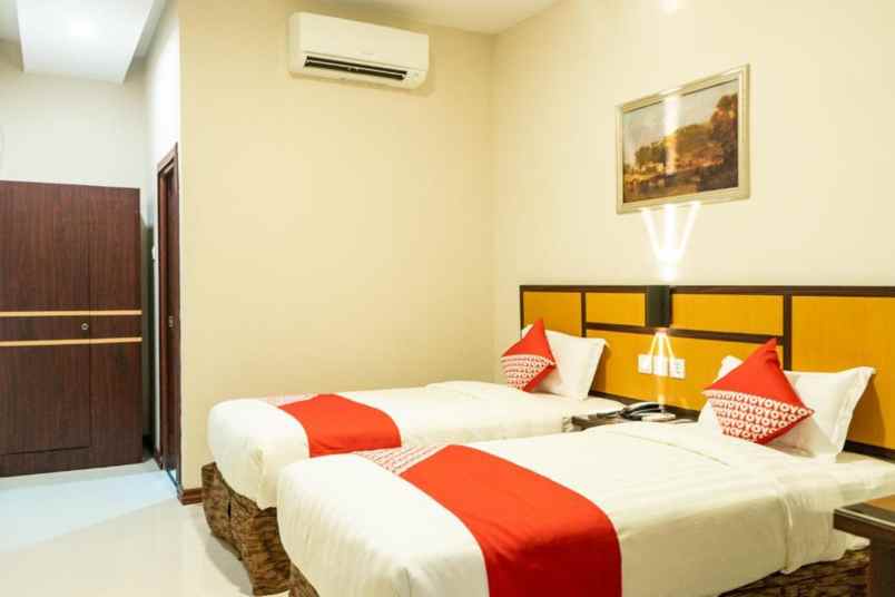 dijual hotel jl patimura kabil kec