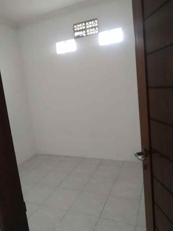 dijual kost jurangmangu