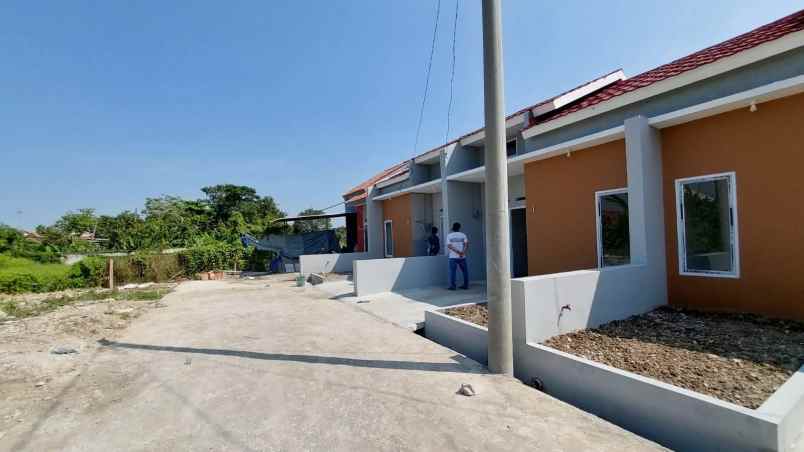 dijual perumahan dan kios karawang