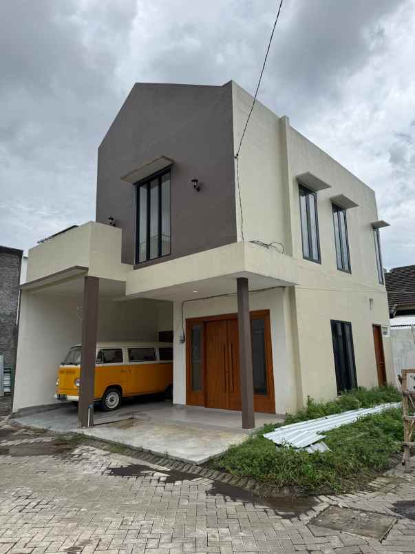 dijual rumah 2 lantai siap huni di malang