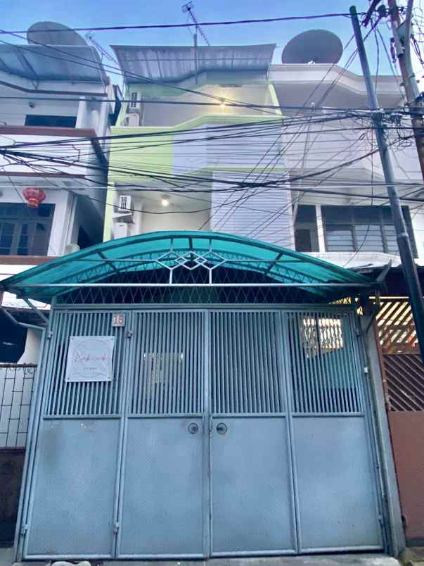 dijual rumah 3 lantai dekat pancoran glodok