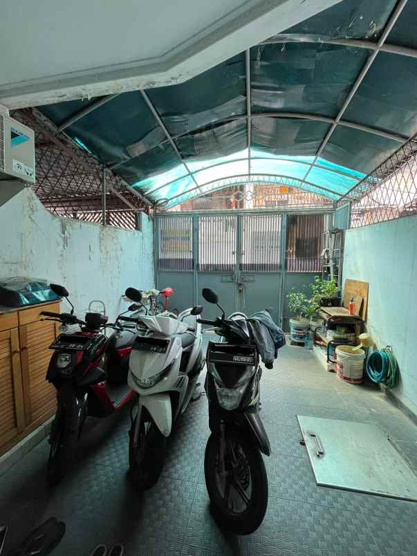 dijual rumah 3 lantai dekat pancoran glodok