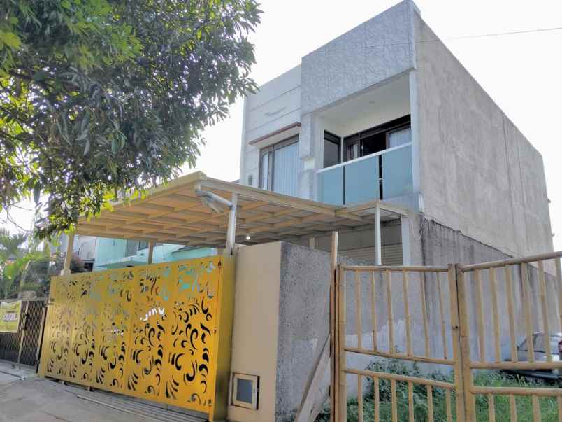 dijual rumah 3 lantai full furnished arcamanik bandung