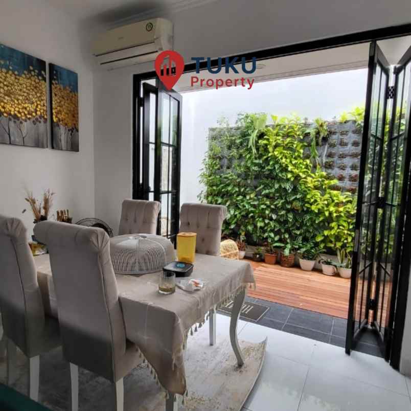 dijual rumah american classic di pamulang