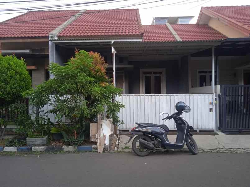 dijual rumah antapani