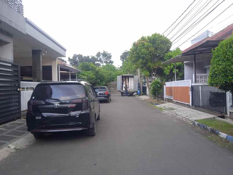 dijual rumah antapani