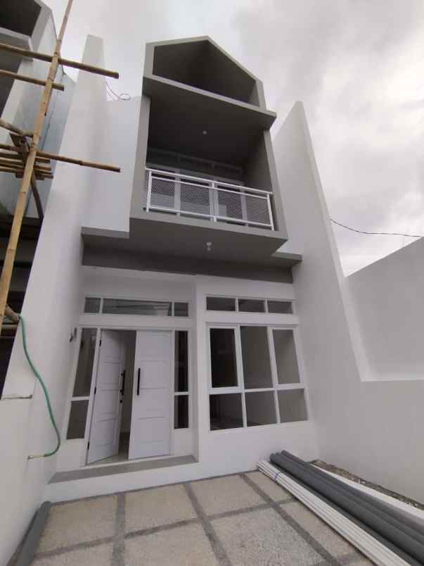 dijual rumah arcamanik