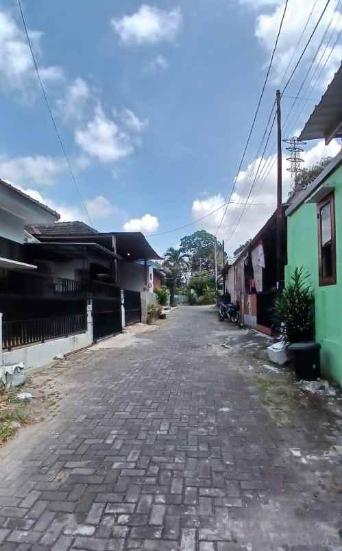 dijual rumah babarsari