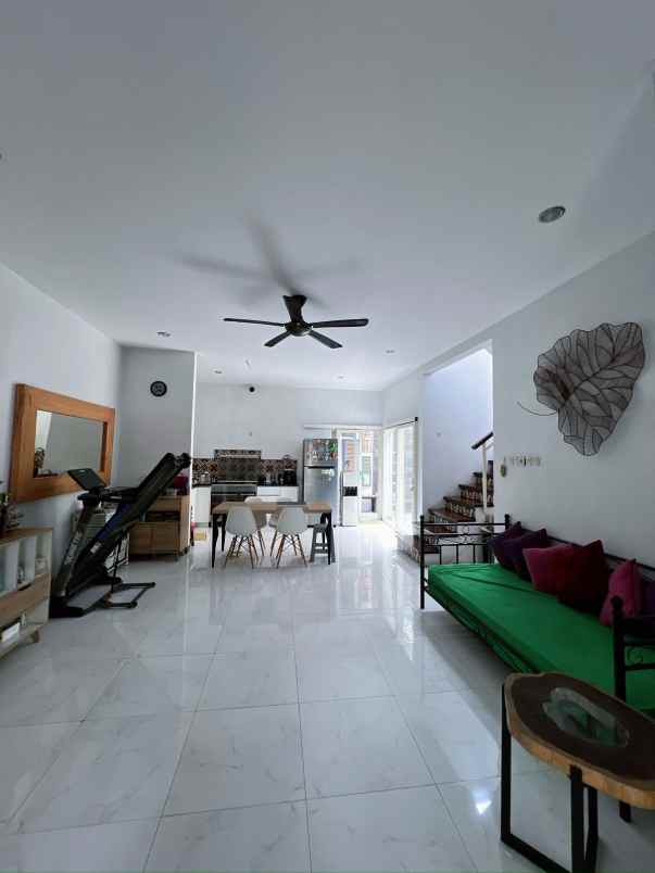 dijual rumah babatan