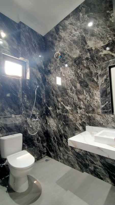 dijual rumah babatan pantai